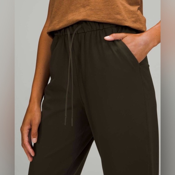 Lululemon Stretch High-Rise Jogger | Size 8 - Picture 5 of 13